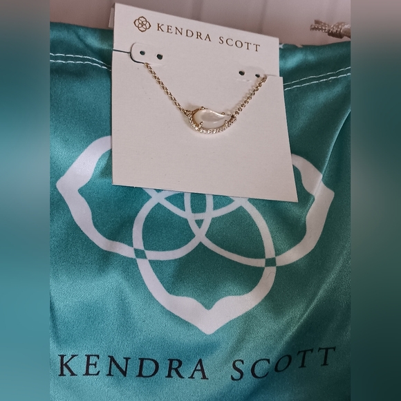 Kendra Scott Tansy Pendant Necklace Yellow Gold Plated Ivory Mother-of-Pearl💛 - Picture 3 of 11